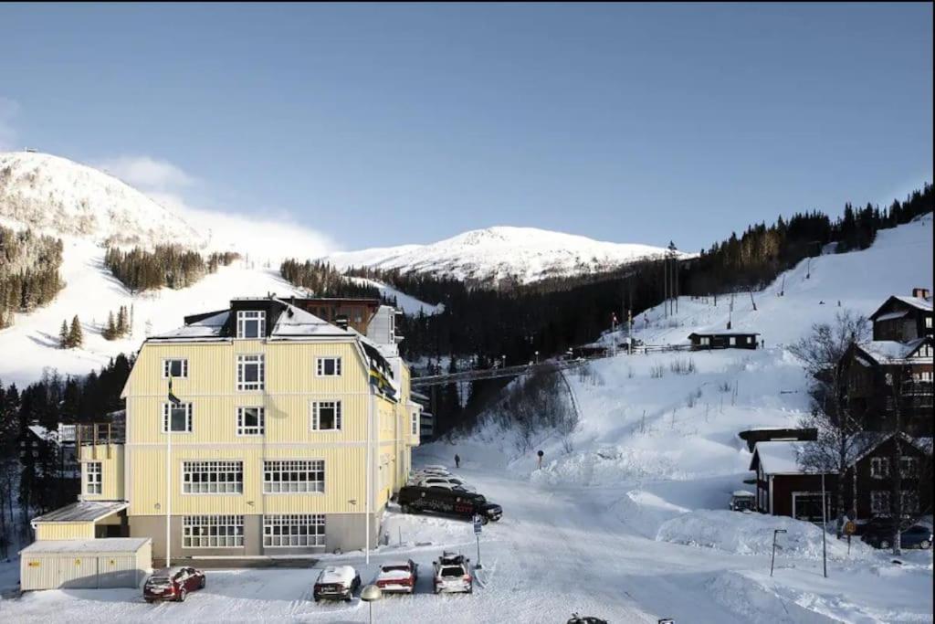 Slope-Side Fun Ski-In Ski-Out Retreat For 3 Are Exterior photo